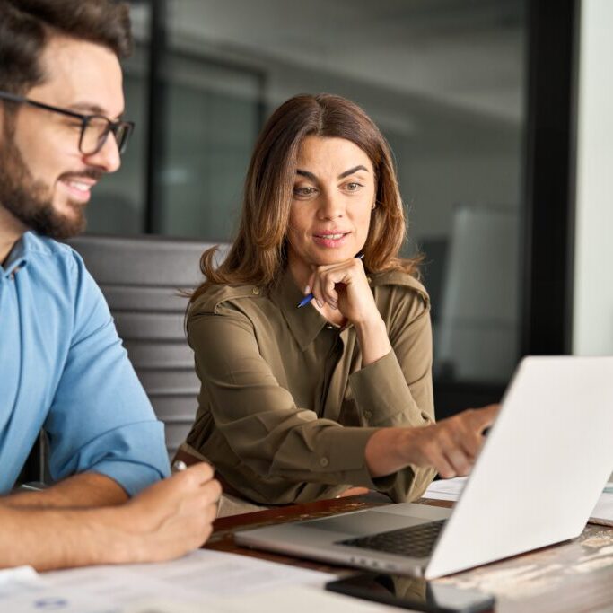 Busy,Middle,Aged,Latin,Female,Manager,Explaining,Corporate,Software,Work